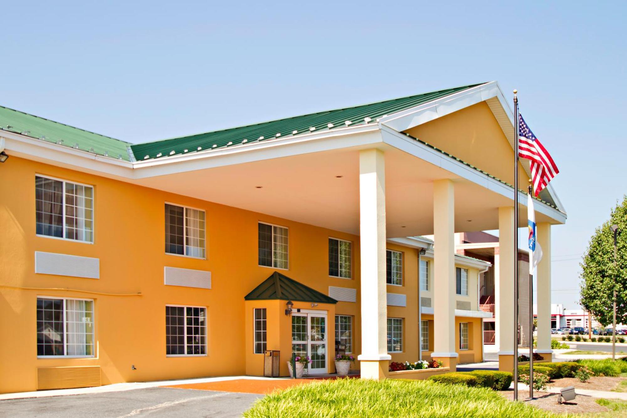 Hotel Baymont By Wyndham Harrisburg Exterior foto